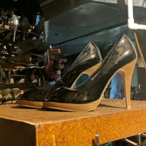 delicious Black heels